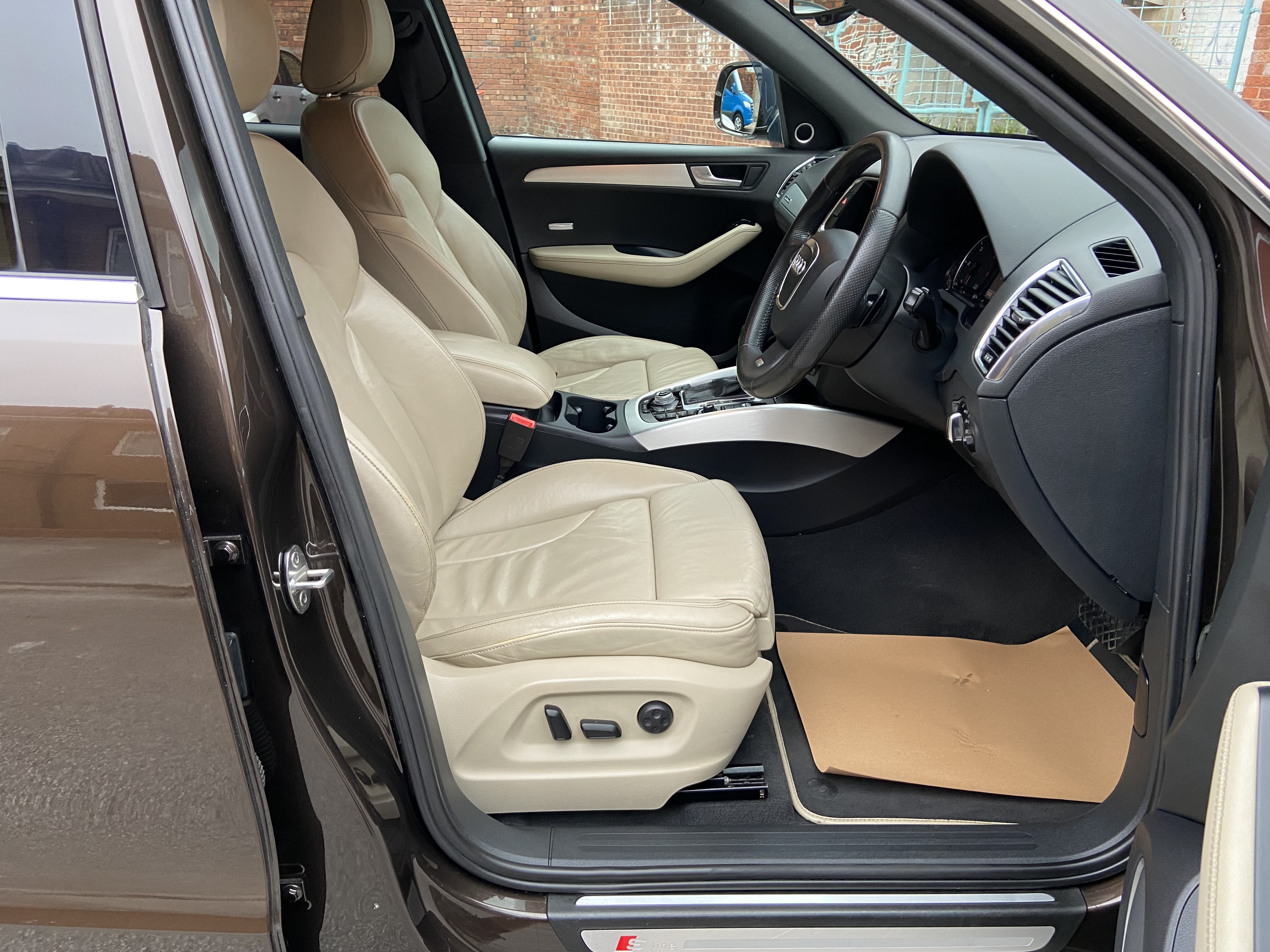 additional car image