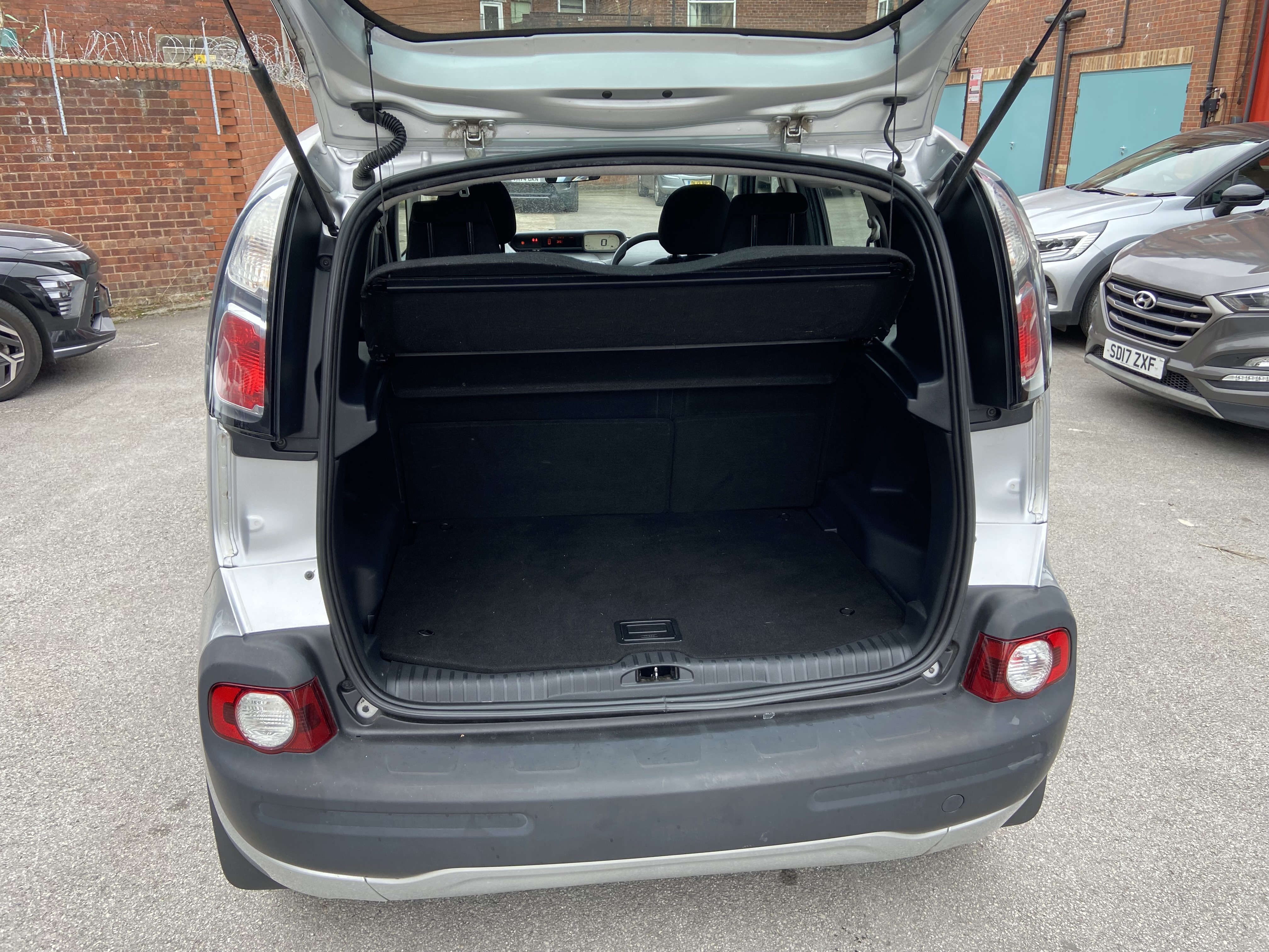 additional car image