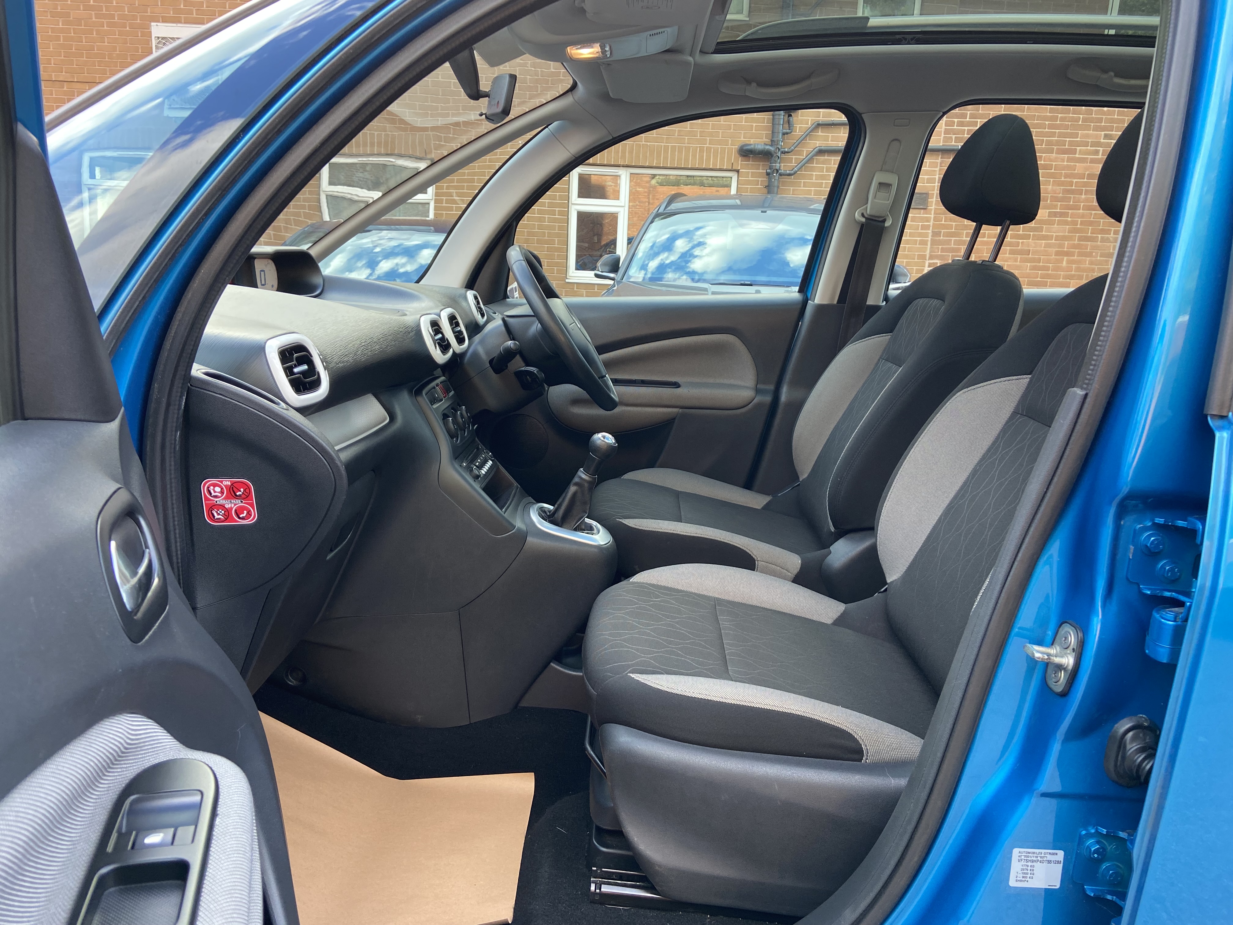 additional car image