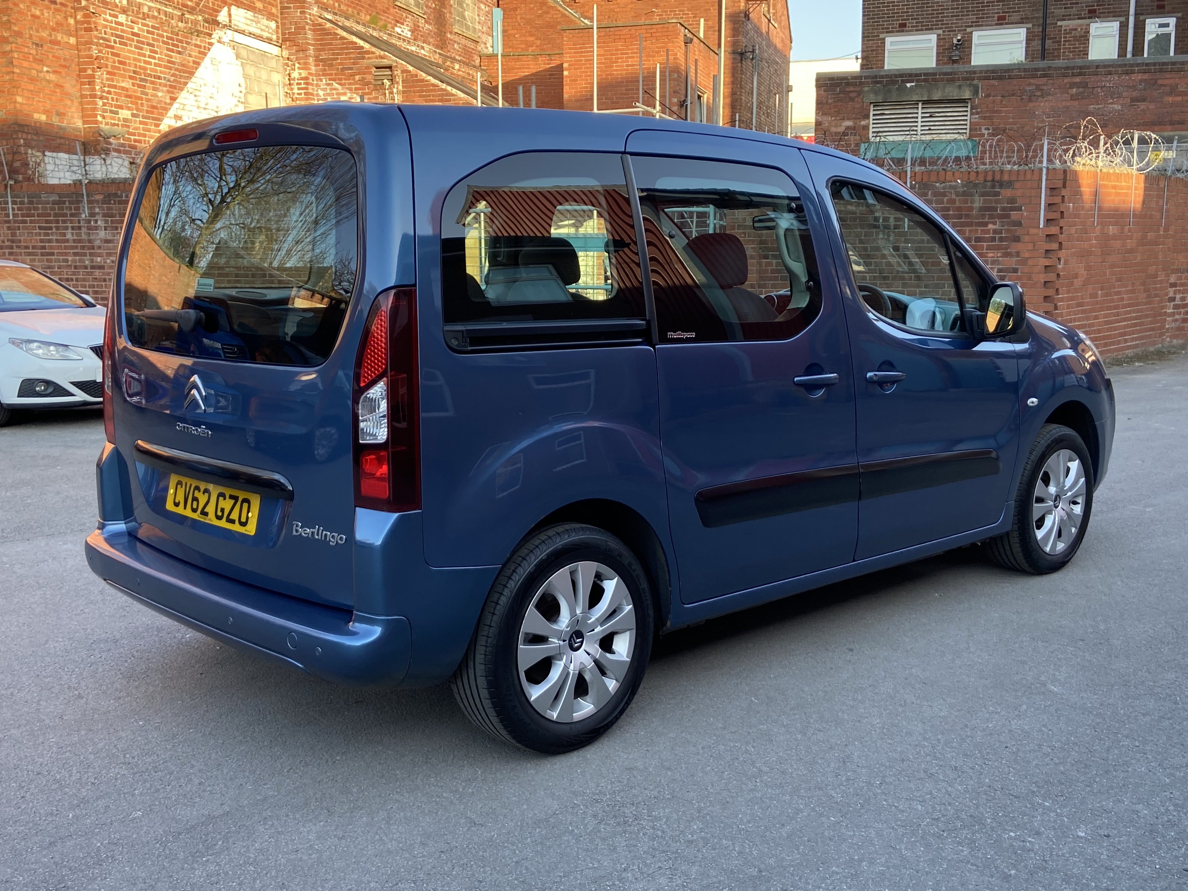 additional car image