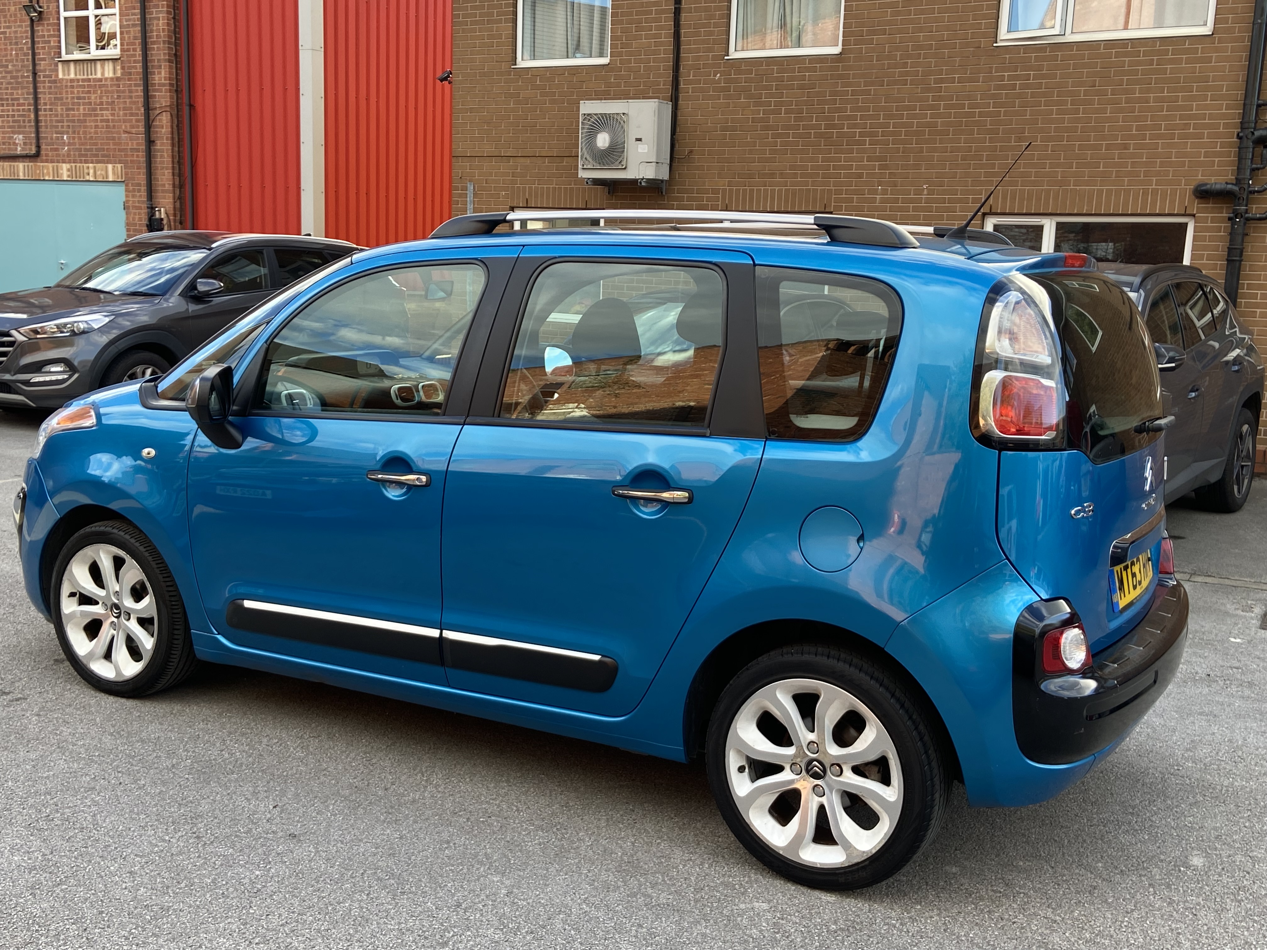 additional car image