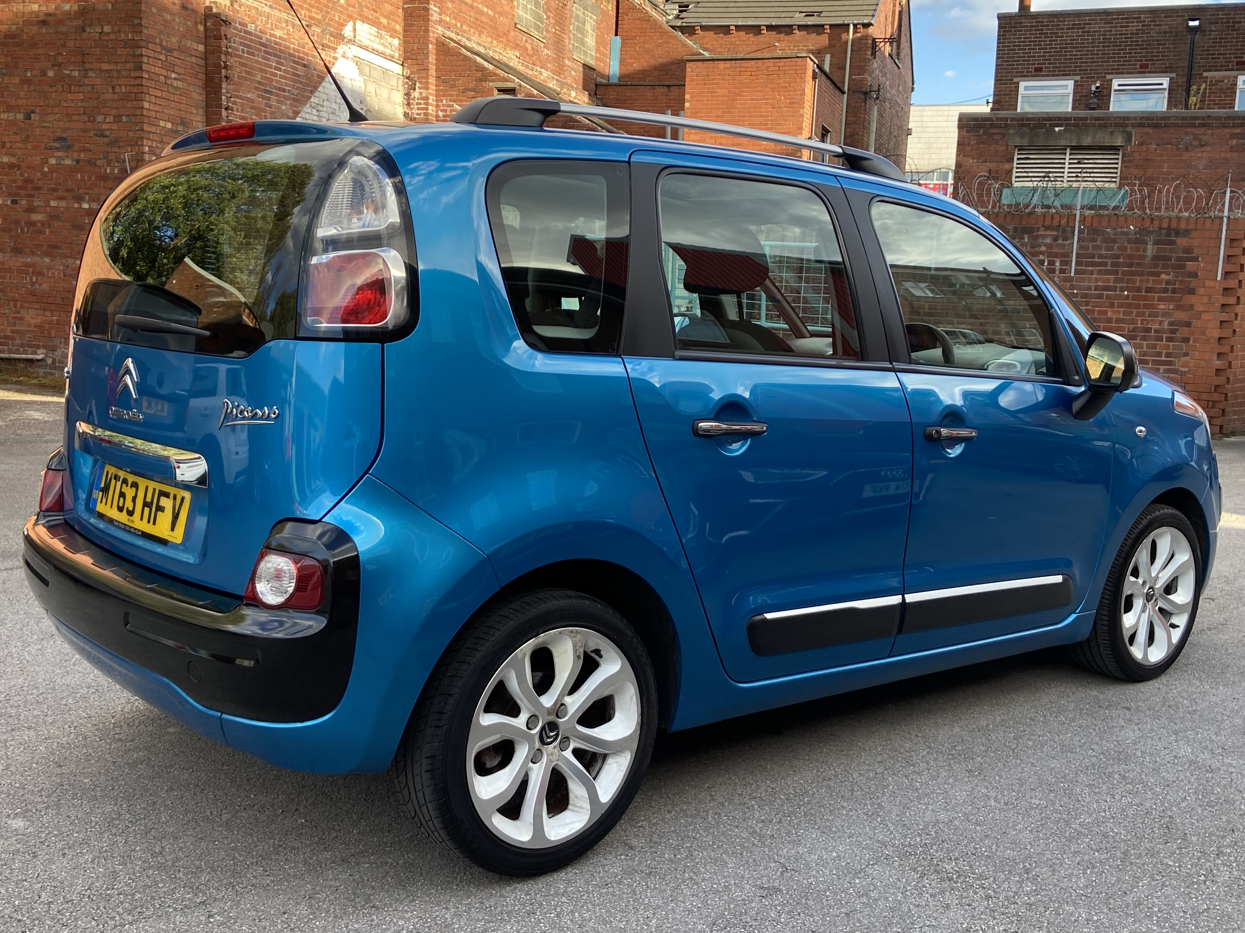 additional car image