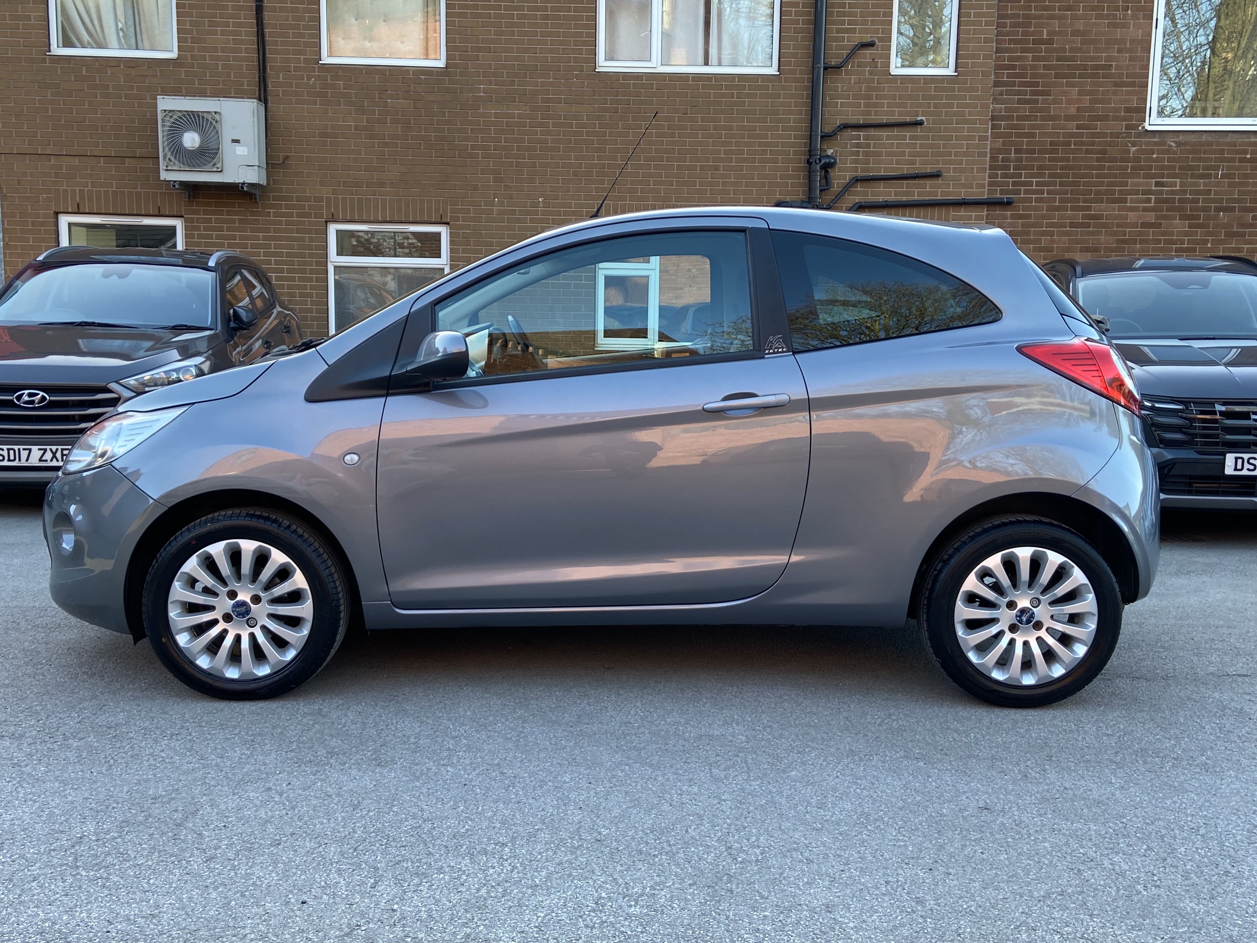 additional car image