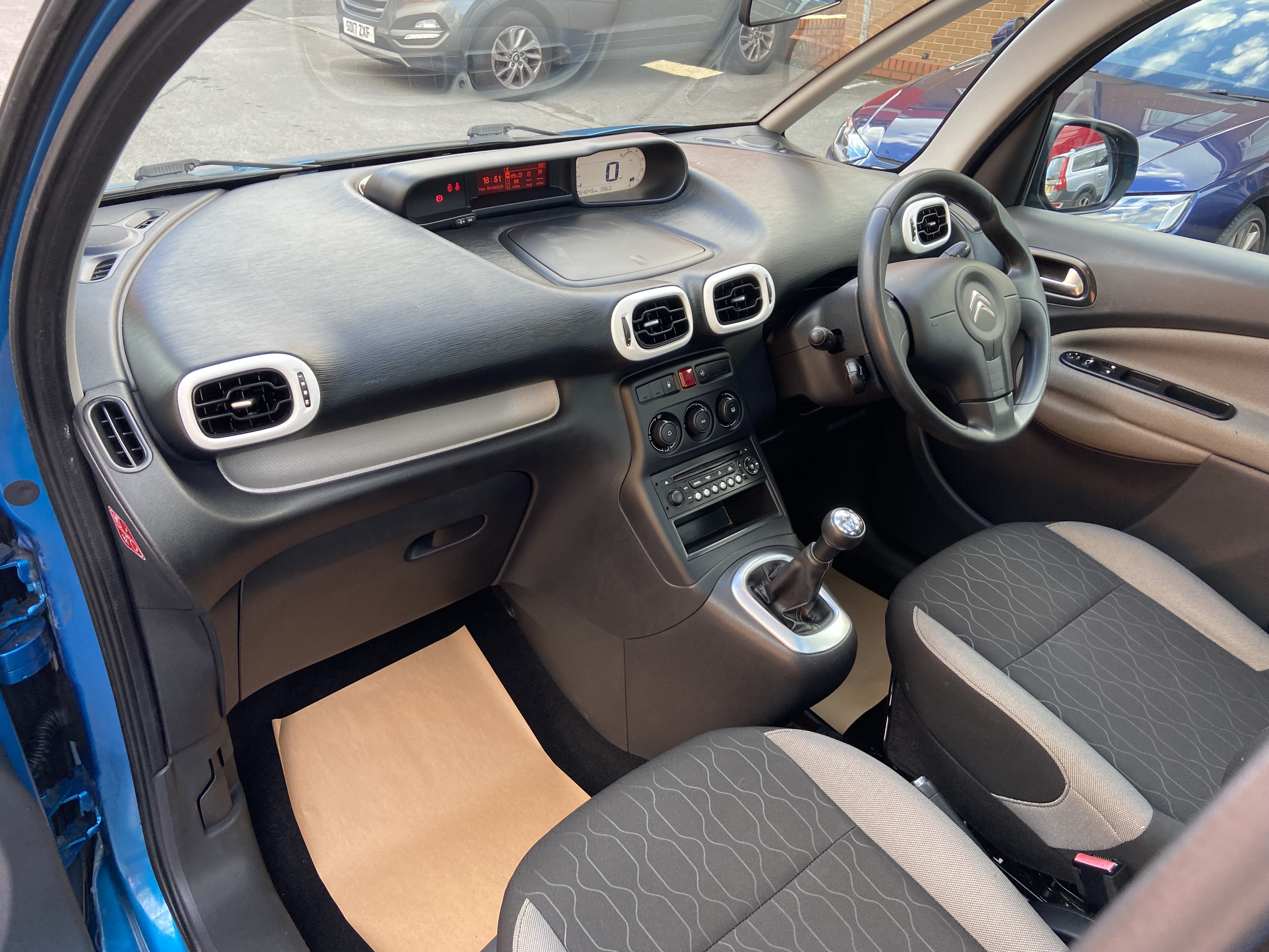 additional car image