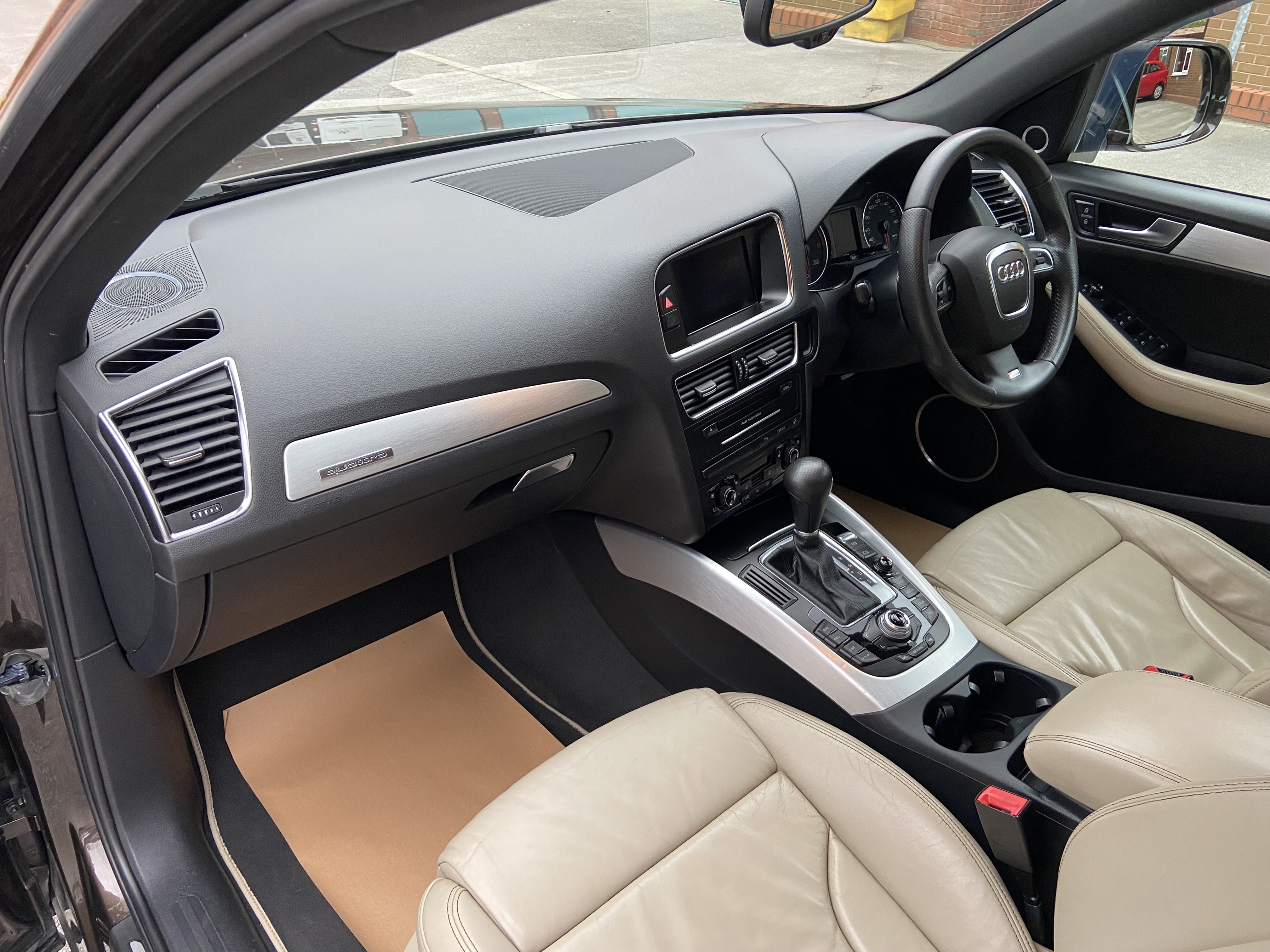 additional car image