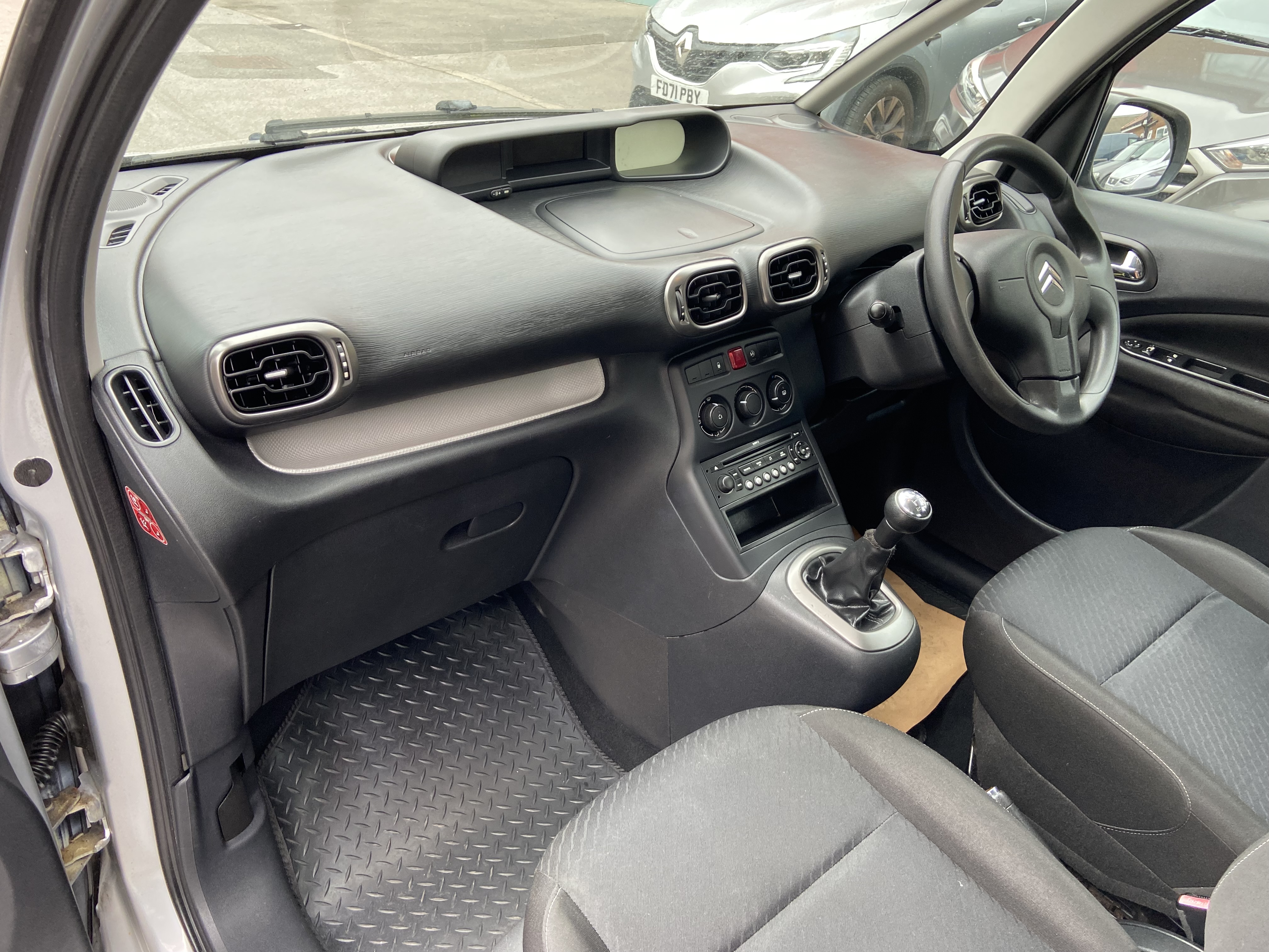 additional car image