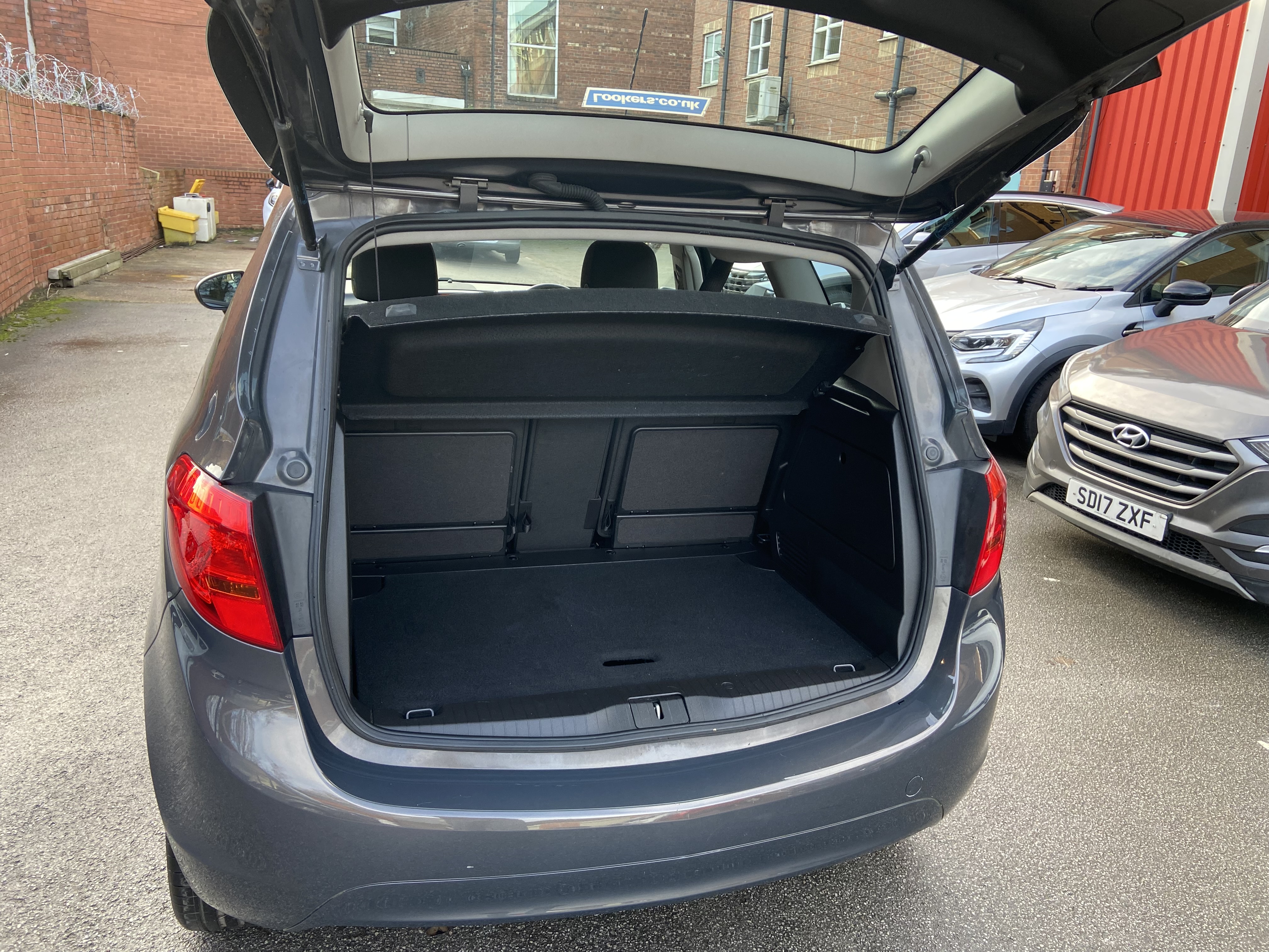 additional car image