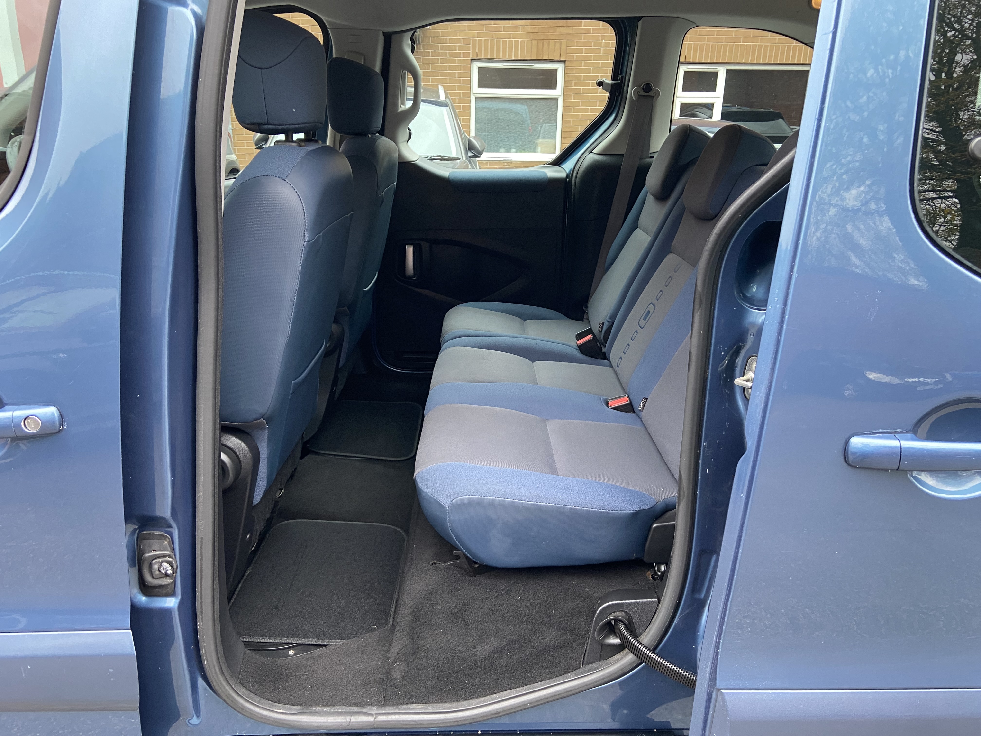 additional car image