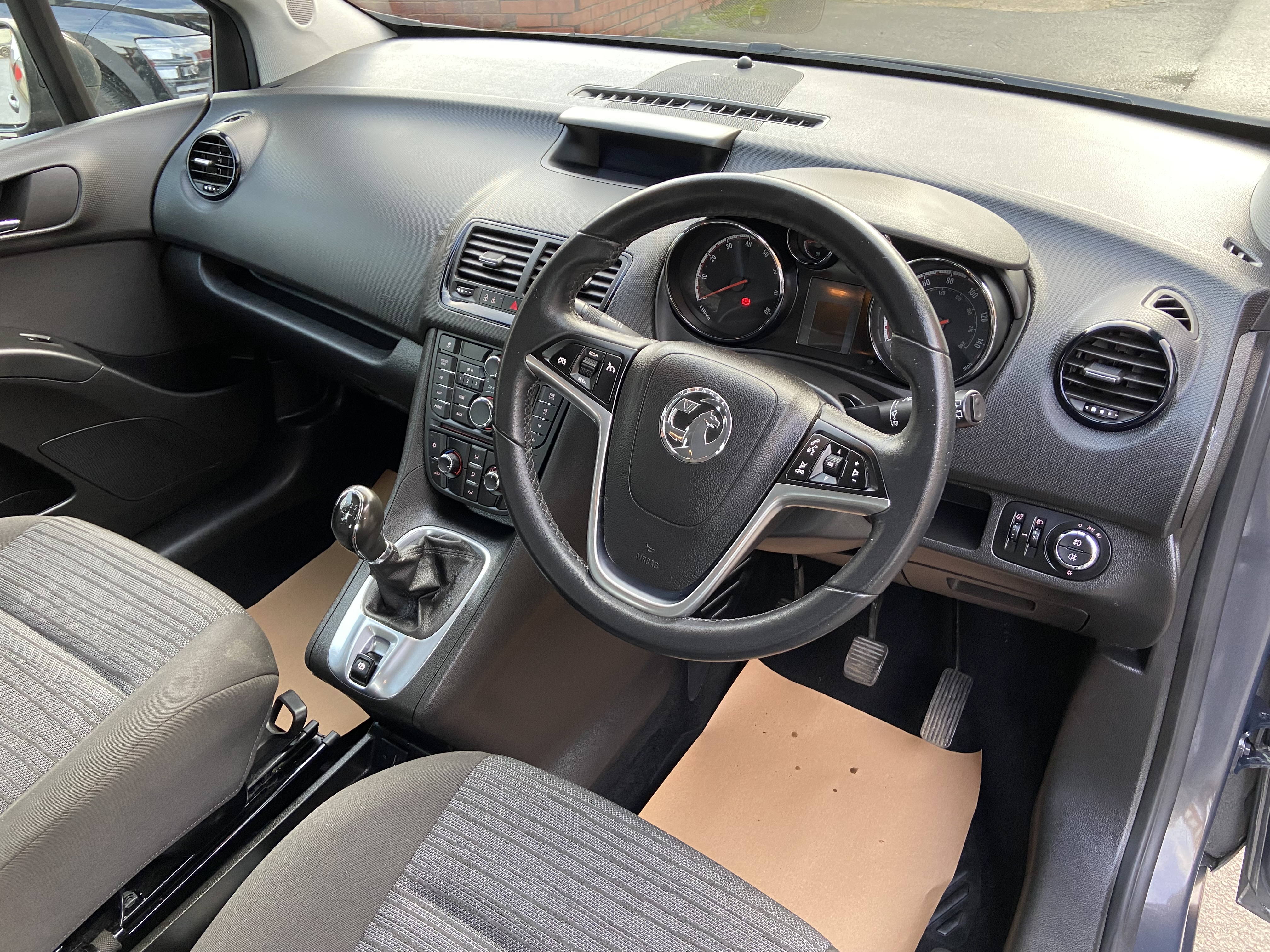 additional car image