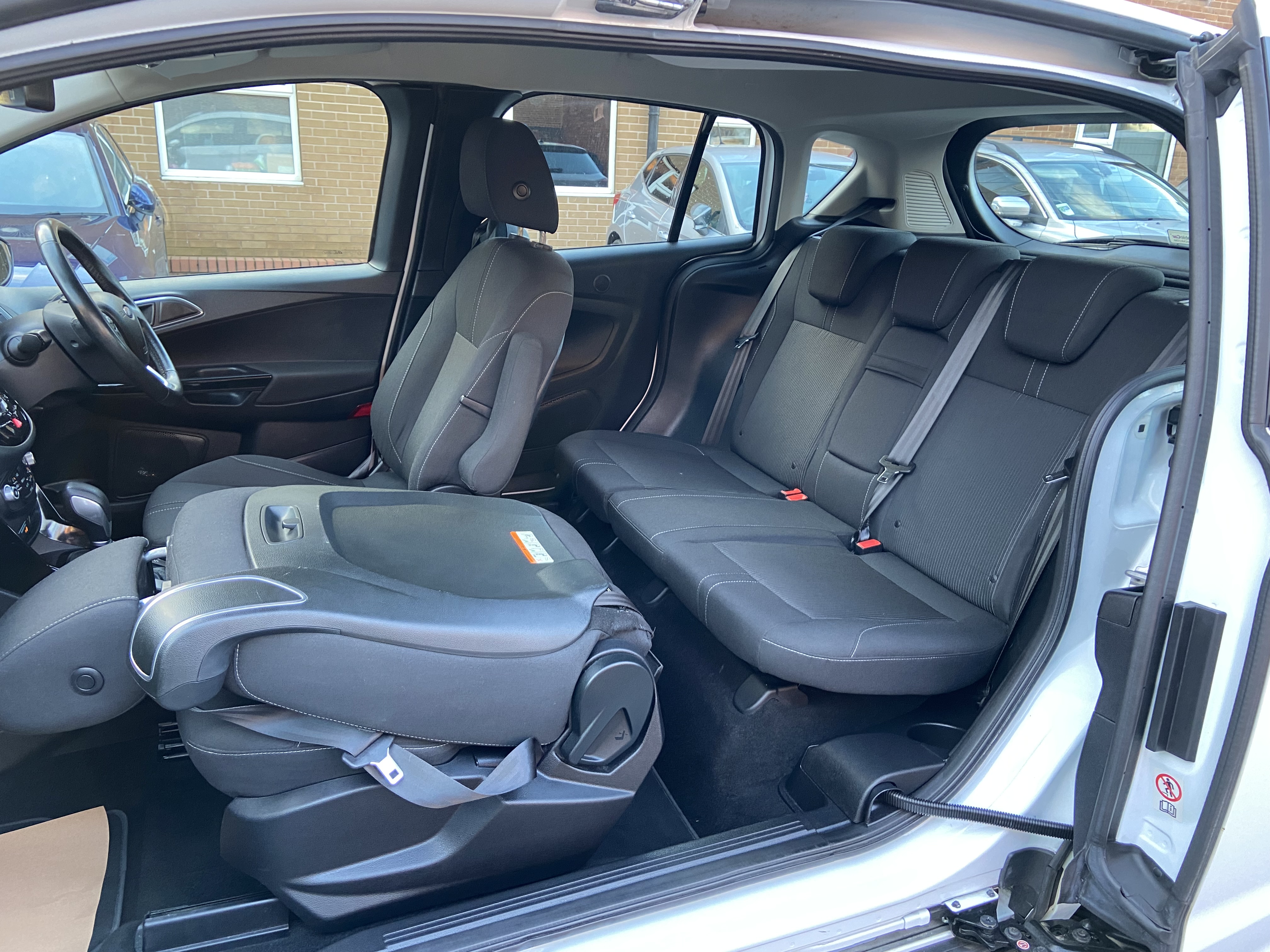 additional car image