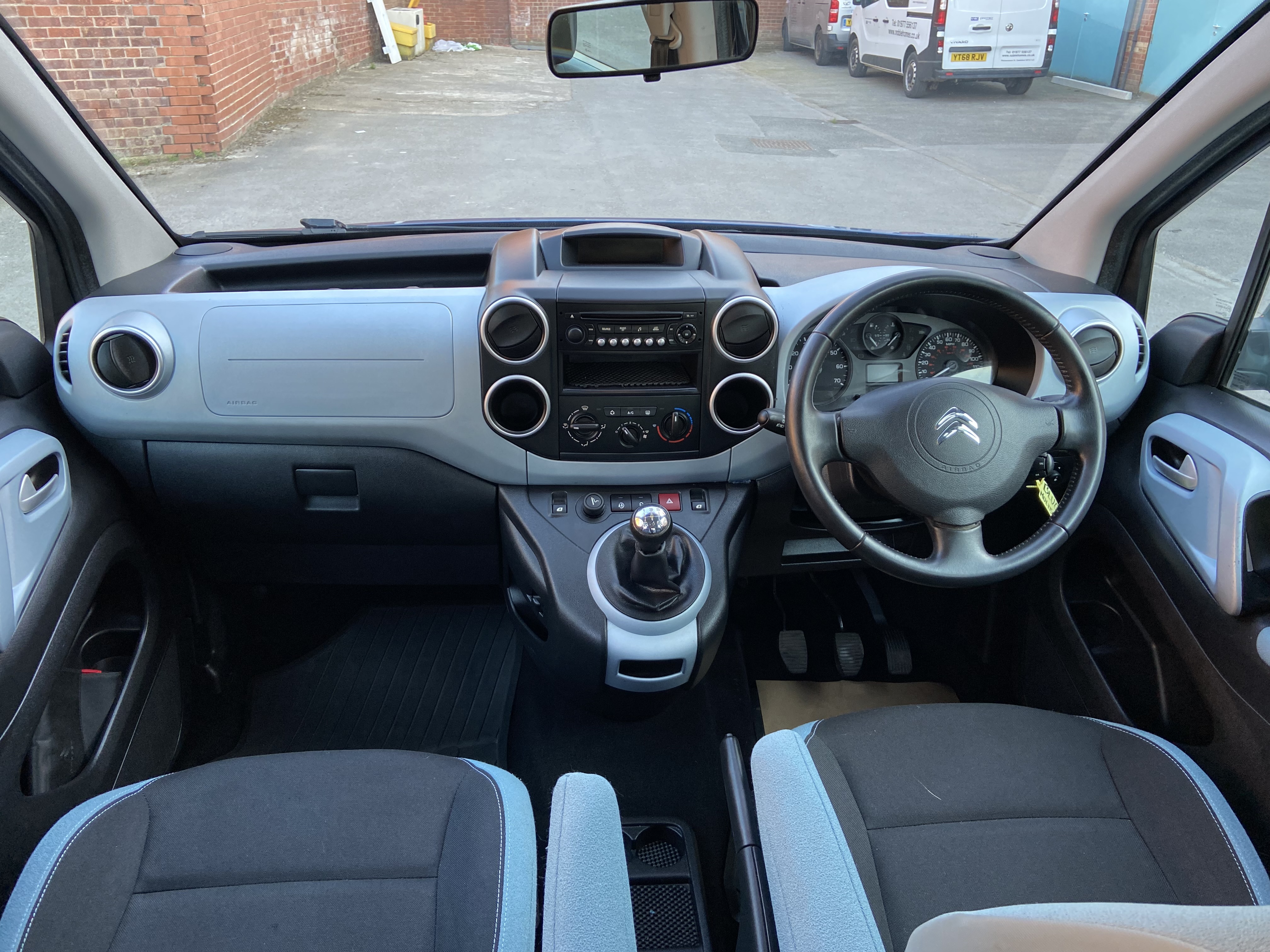 additional car image