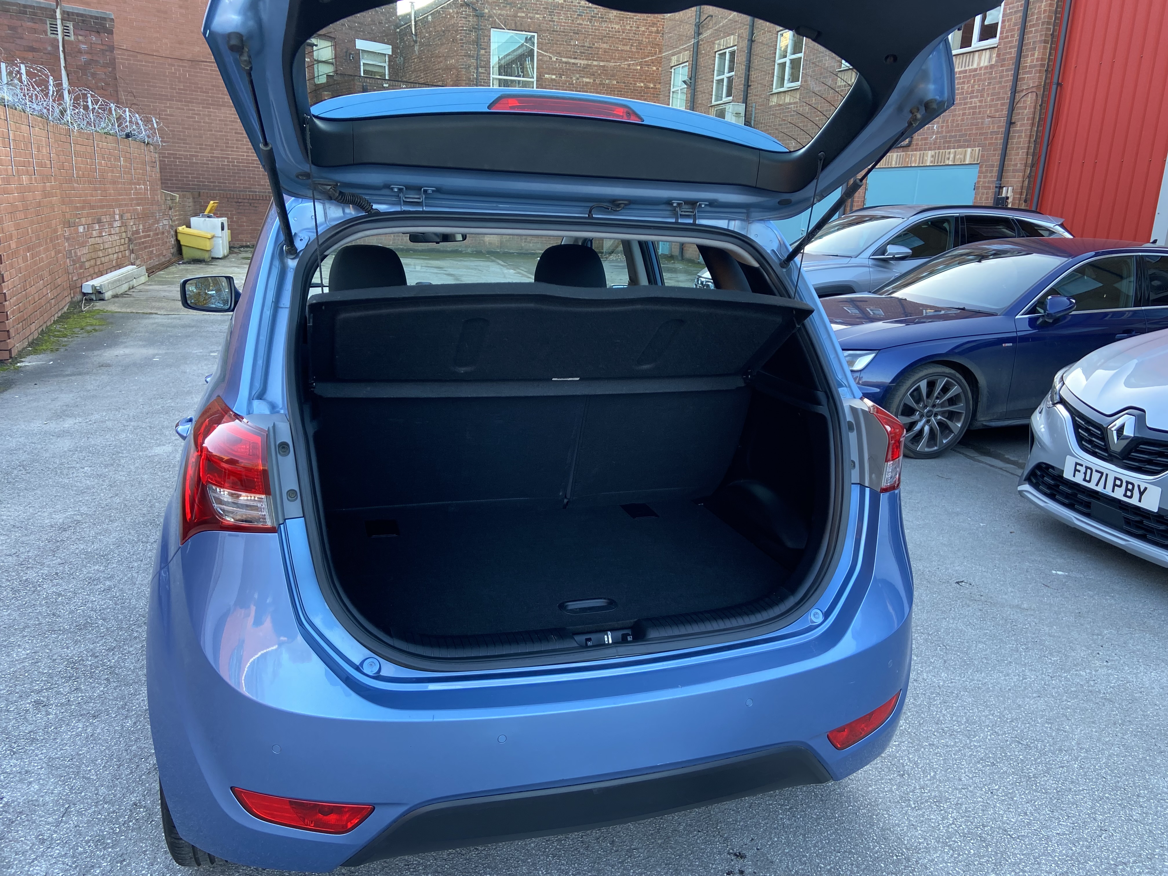 additional car image